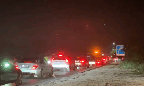 Trafik nga Shëngjini në Milot, turistët mbeten në kolona