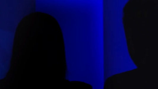 “Lema mu këtë të renë” – e mbijetuara e dhunës seksuale me histori rrëqethëse