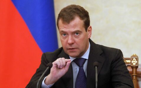 Medvedev thumbon rëndë Trumpin: “Ku i dërguat ato nëndetëse? Në Ishullin Epstein?”