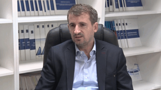 Arrestimi i 75-vjeçarit në protestë, ironizon Miftaraj: U bë pas bashkëpunimit institucional Qeveri-Polici-Prokurori