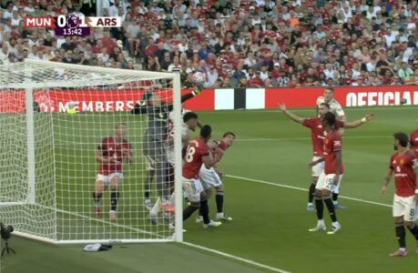 GOOL! Arsenal kalon në avantazh në derbi ndaj Man United
