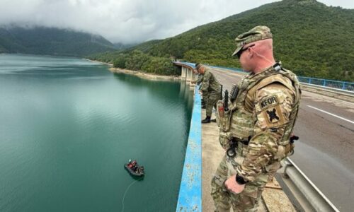 FSK në Veri, KFOR: Autorizuam vetëm 10 pjesëtarë përkohësisht për të kërkuar 33 vjeçarin