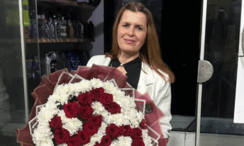 Djali e godet 7 herë me thikë nënën në Dibër, 50-vjeçarja dërgohet në Spitalin e Traumës