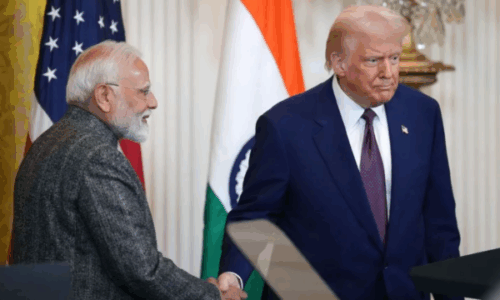 Trump godet Indinë me tarifë shtesë prej 25% për blerjen e naftës ruse