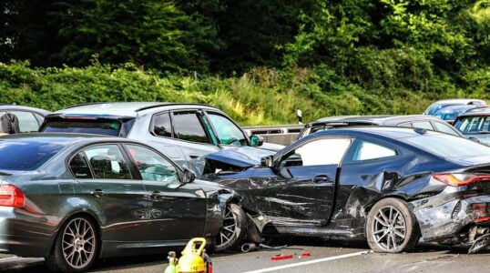 Aksident mes 14 veturave në Gjermani, 8 persona të lënduar
