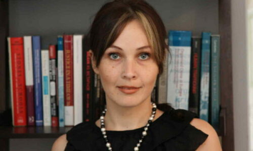 E nënshkruan bashkë shkrimin që inkriminon UÇK’në, bashkëautorja i del në ndihmë Dimal Bashës, reagimi i saj