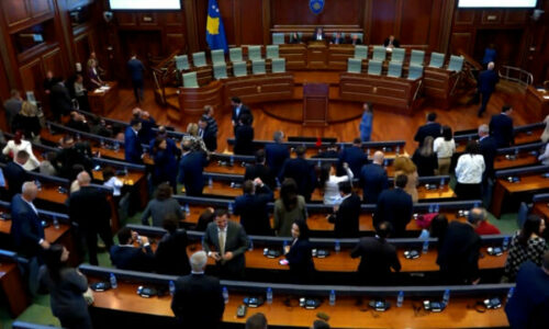 “Gracka” për zvarritjen e konstituimit të Kuvendit