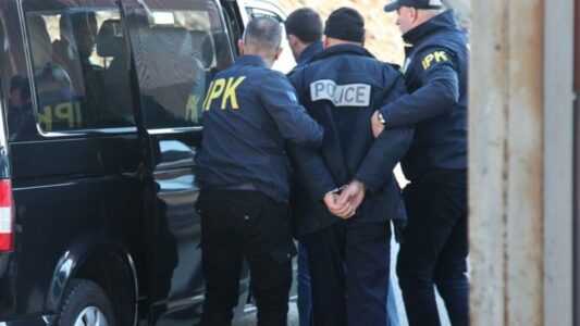 IPK arreston një zyrtar policor në Prishtinë, dyshohet se sulmoi kolegun e tij gjatë orarit të punës