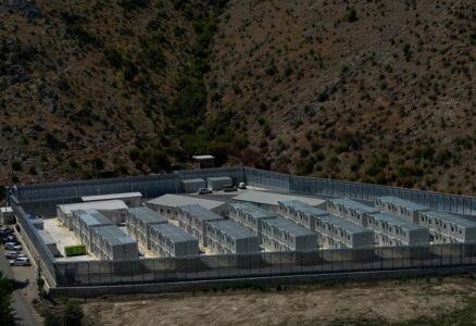 Gjykata e BE`së vendos kundër Italisë për skemën e kampeve të emigrantëve në Shqipëri