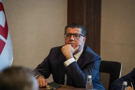 Haziri: Politikë një hap para e dy prapa edhe në rastin e konstituimit të Kuvendit