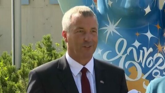 Sekretari parlamentar gjerman: Presim një qeveri të qëndrueshme në Kosovë