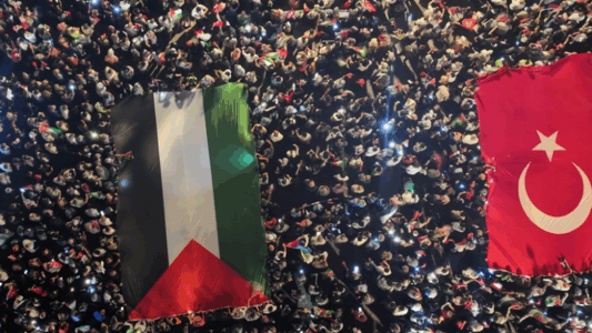 “Bëhu shpresë për Gazën” – mijëra njerëz protestojnë në Stamboll kundër Izraelit