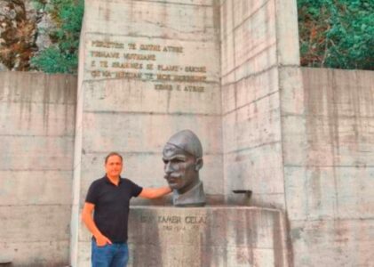 Largohet përmendorja e Isuf Celajt në Vuthaj, nipi e quan akt barbar