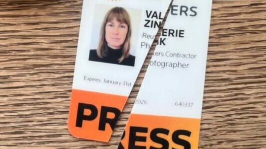 Gazetarja lë punën në Reuters, thotë se agjencia e lajmeve po i shërben propagandës izraelite