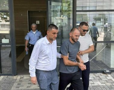 Top Kolshi më 2024 ishte dënuar me 800 euro për akuzën se e goditi me gyp plastike Enver Bajraktarin