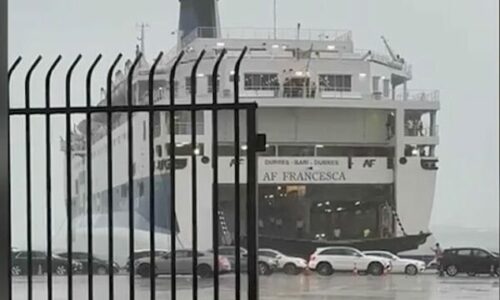 Era i këput litarët anijes në Portin e Durrësit