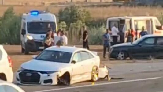 Ky është shoferi i ndaluar për aksidentin me një të vdekur dhe tetë të lënduar në Komoran