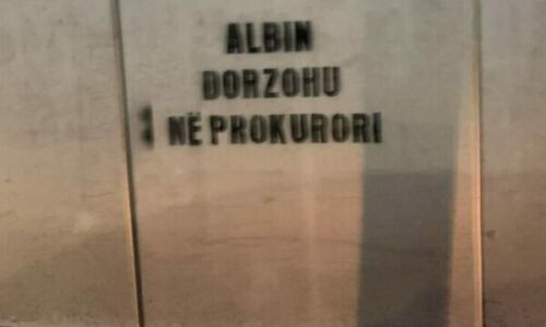 “Sulm, e pavërtetë” – Shoqata e prokurorëve i reagon Fitore Pacolli pasi e akuzoi Isufajn për grafitët “Albin dorzohu në prokurori”