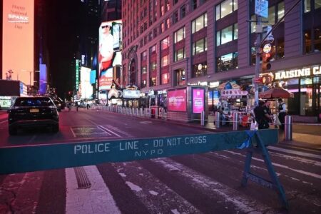 Të shtëna me armë zjarri në Times Square, tre persona të plagosur