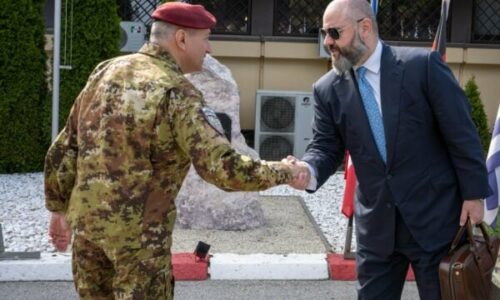 “SHBA e paluhatur në zotimin ndaj misionit të KFOR’it”, nga takimi Barduani-Baker në Film City ka porosi edhe për dialogun Kosovë-Serbi