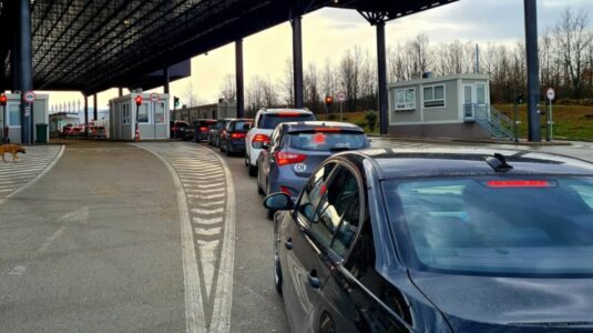 Zvogëlohet koha e pritjes në pikat kufitare