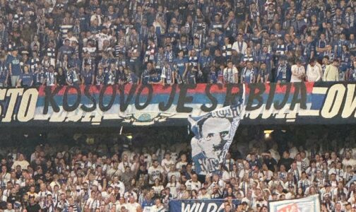 Skandal i madh: Tifozët polakë e paraqesin Kosovën si pjesë të Serbisë, Crvena Zvezda i falënderon
