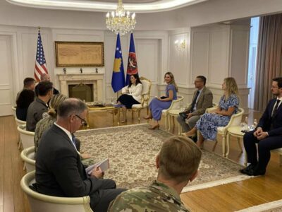 Osmani pret në takim Zëvendësndihmës sekretarin e Mbrojtjes të SHBA-së