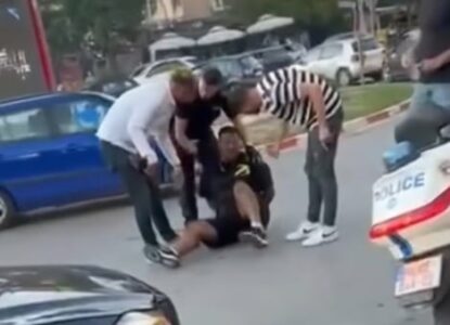 Zyrtarë policorë ushtrojnë dhunë fizike ndaj një qytetari në Prizren