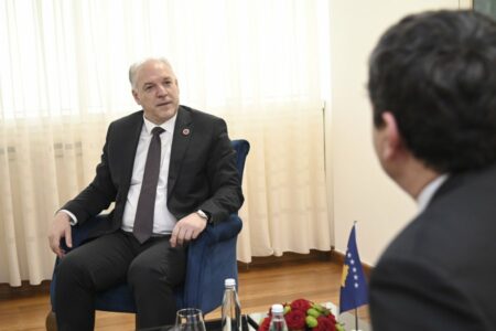 Qeveria në detyrë e Kurti e pezullon nga puna sekretarin e MZhR-së, por nuk shkarkon ministrin Damka që akuzohen bashkë