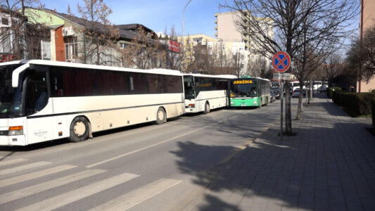 Komuna e Prishtinës kundërshton kompanitë e autobusëve të Podujevës: S’do të lejohet kthimi nga Xhamia e Llapit