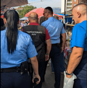 AUV ndalon shitjen e bulmetit dhe shpezëve në hapësirat publike afër tregut të gjelbër në Ferizaj