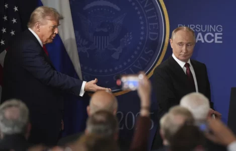 Dokumentet e gjetura në një hotel në Alaskë zbulojnë detaje të samitit Trump-Putin