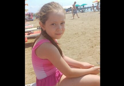 Durrës: 7 vjeçarja nga Prizreni kërkon prindërit e saj