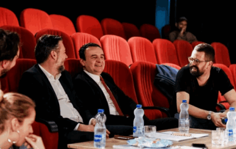 Regjisori që thuri lavde për Çekun përfiton 15 mijë euro nga Ministria e Kulturës