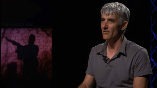 Goddard tregon si mori rrugën për në Drenicë ku takoi e fotografoi Adem Jasharin, një muaj para vrasjes së tij