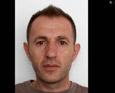 Policia kërkon bashkëpunim për arrestimin e “hakerit” Driton Sokoli nga Vushtrria