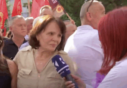 Bashkëshortja e Jakup Krasniqit flet para protestës: Jam shumë e emocionuar, populli vendos për çlirimtarët