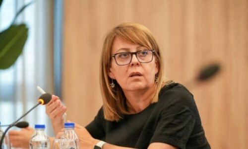 Hykmete Bajrami e zbërthen në 8 pika ‘mashtrimin e qeverisë Kurti me energji’