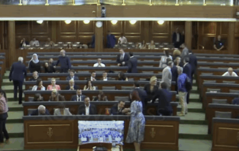 Nis seanca, Basha i ka votat e PDK`së – A do të zgjedhet kryetari i Kuvendit sot?