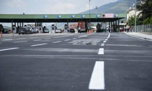 Përditësohen të dhënat në pikat kufitare, deri në 20 minuta pritje për hyrje në Kosovë