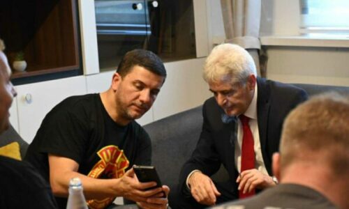 Ahmeti takon Memli Krasniqi pas protestës së organizuar nga veteranët e UÇK-së