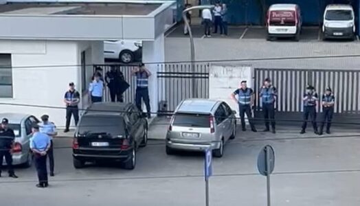 Ndërhyrja e policisë në ambientet e tri mediave në Shqipëri, reagon Ministria e Ekonomisë
