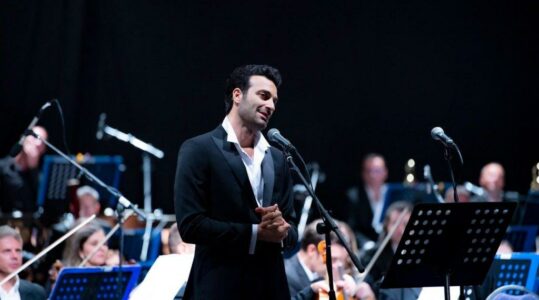 Posta e Kosovës nderon tenorin Rame Lahaj me pullë postare