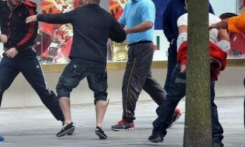 Rrahje masive në Kllokot, të përfshirë edhe dy policë jashtë detyrës