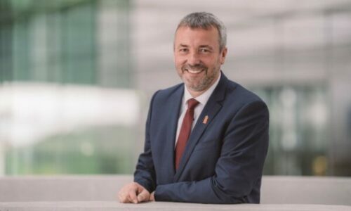 Sekretari Parlamentar i Gjermanisë viziton Kosovën