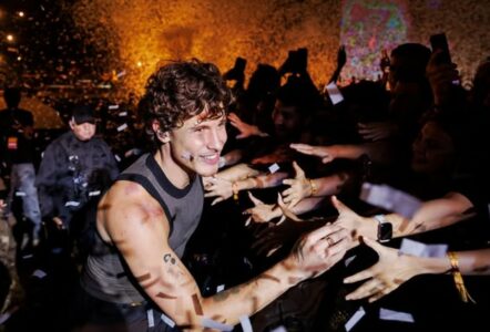 U sigurua që Kosova gjithmonë ta kujtojë – rikthimi i Shawn Mendes në skenë që nga viti 2022, për herë të parë përpara një publiku kosovar