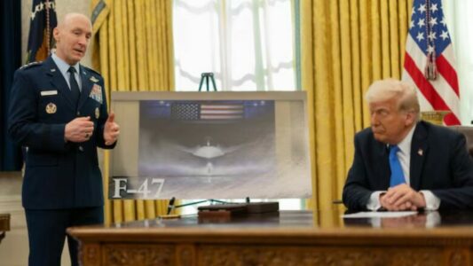 Shefi i Forcave Ajrore të SHBA-së lë postin e tij para kohe