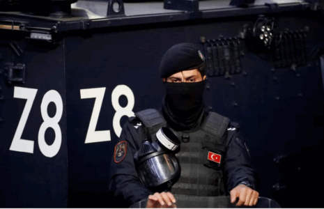 Autoritetet turke arrestojnë kryetarin e një bashkie të Stambollit dhe 40 zyrtarë të tjerë