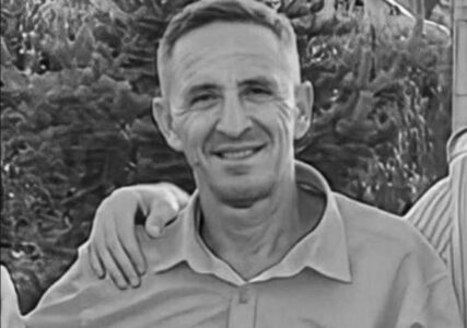 Familjarët tregojnë si e gjetën vendin ku ishte varrosur Enver Bajraktari