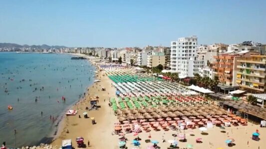 Dhunimi i turistes 18-vjeçare, mediat italiane raportojnë ngjarjen e rëndë në plazhin e Durrësit